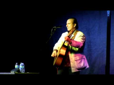 Colin Hay performs Be Good Johnny