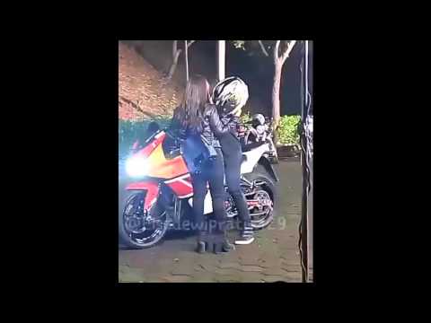Kocaknya Kelakuan Prilly Ikut Aliando Naik Motor (cr as wm)