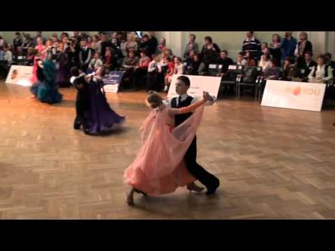 Dzintarlase 2011 Bogdans Tihoņenko   Viviana Belousova 1 4fin waltz