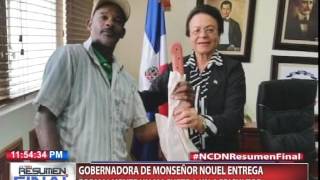 Gobernadora de Monseñor Nouel entrega formalmente un machete a un agricultor