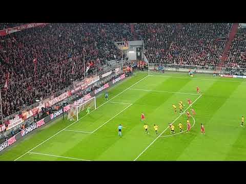 Foulelfmeter FC Bayern München - AEK Athen FC