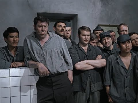 Вор в законе заходит в хату