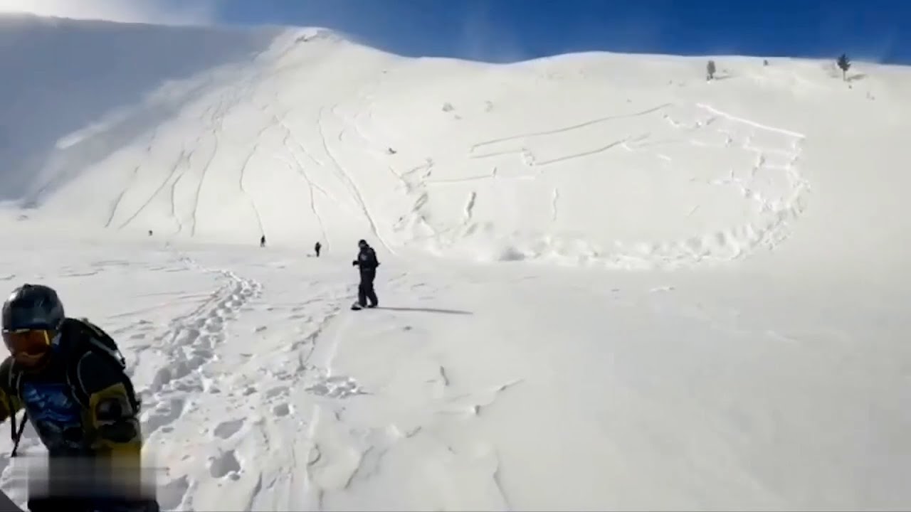 ՌԴ Խակասիայի Պրիսկովի լեռնադահուկային հանգստավայրում սնոուբորդիստներից մեկը հայտնվել է ձնահոսքի տակ