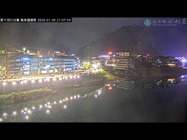 烏來吊橋、烏來老街與覽勝橋，新北市烏來區