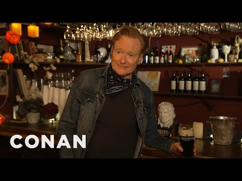 柯南去酒吧 - CONAN在TBS上。 (Conan Goes To A Bar - CONAN on TBS)