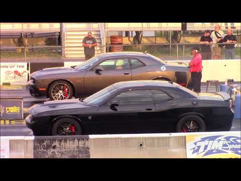 Challenger R/T Scat Pack vs Hellcat 1/4 Mile