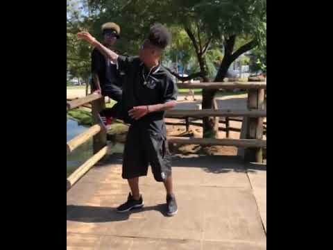 Tainan Ngks e Oliveira Ngks dançando MC bomba,MC GW e MC Flavinho - Soca Soca