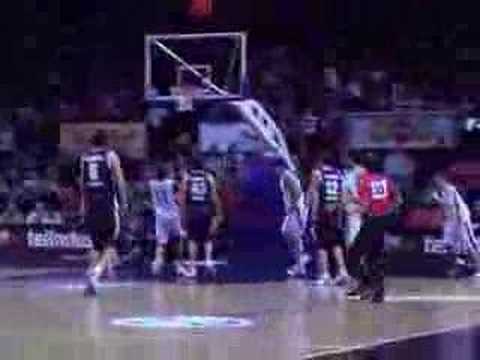 19 19-01-08 BCO-Bologna bis - Petrovic scoort na flits-assis