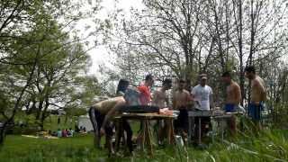 preview picture of video '1st may barbeque! quante persone occorrono per cuocere due salsicce?'