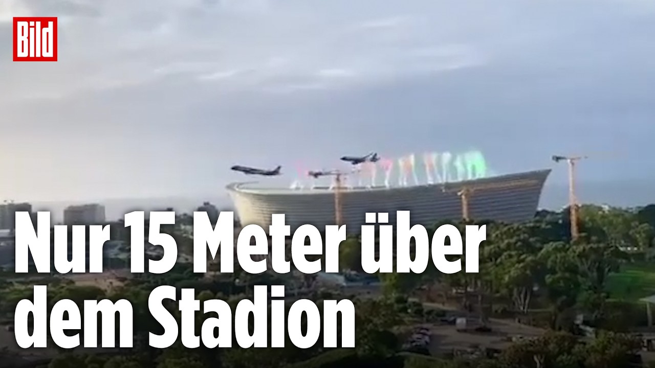 Kapstadt: Passagierjets rasen haarscharf über Stadiondach mit 55.000 Fans
