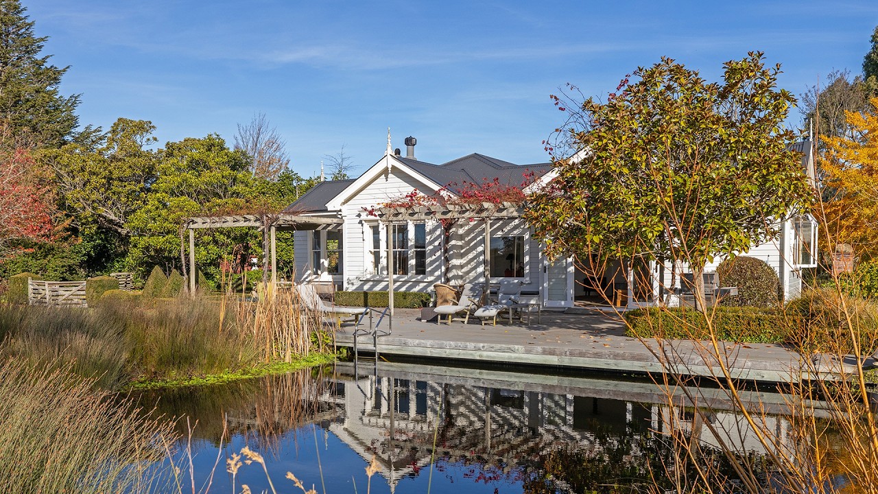 Two Dwelling Country Retreat