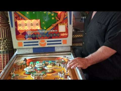 GOTTLIEBS "FLIPPER POOL" WEDGE HEAD PINBALL MACHINE 1967 ONLY 700 PRODUCED! MAY 16, 2023.