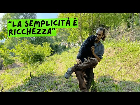 "Vivo nel bosco, la semplicità è ricchezza"