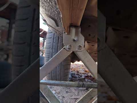 Use the jack correctly to change the tire and avoid denting the vehicle, use a jack #oscarmt