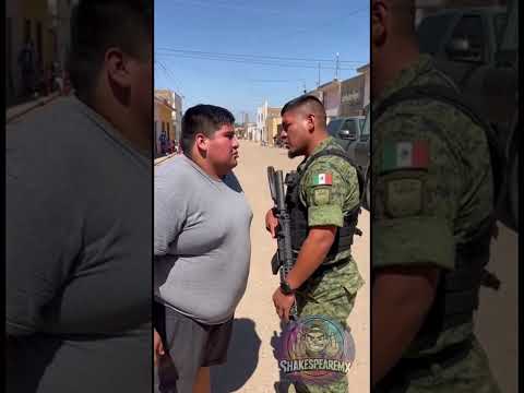 Joven le ganará al respeto a militar #viral #humor #funny #comedia #viral #viralshort