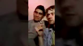 Download lagu 😅 Kurt Cobain giving Eddie Vedder some love mp3