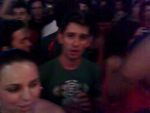 Theteus no palco com o DDT