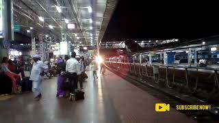preview picture of video 'Vasco Chennai express arrives hubballi | EMD combo | Indian railways'