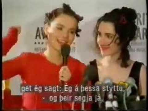 Björk & Pj Harvey Backstage Brit Awards