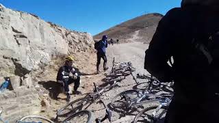 preview picture of video 'Ascenso y descenso MTB trail a la cordillera  de Sama, Tarija Bolivia'