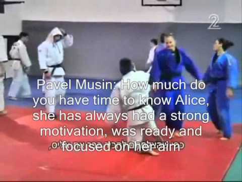 Alice Schlesinger. Channel 2 News 17.12. 2014