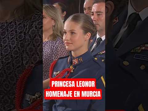 Princess Leonor honored in Murcia #royalhouse #royalfamily #princessleonor #queenletizia