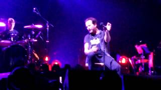 Pearl Jam - Let Me Sleep (Wrigley Field, 2016)