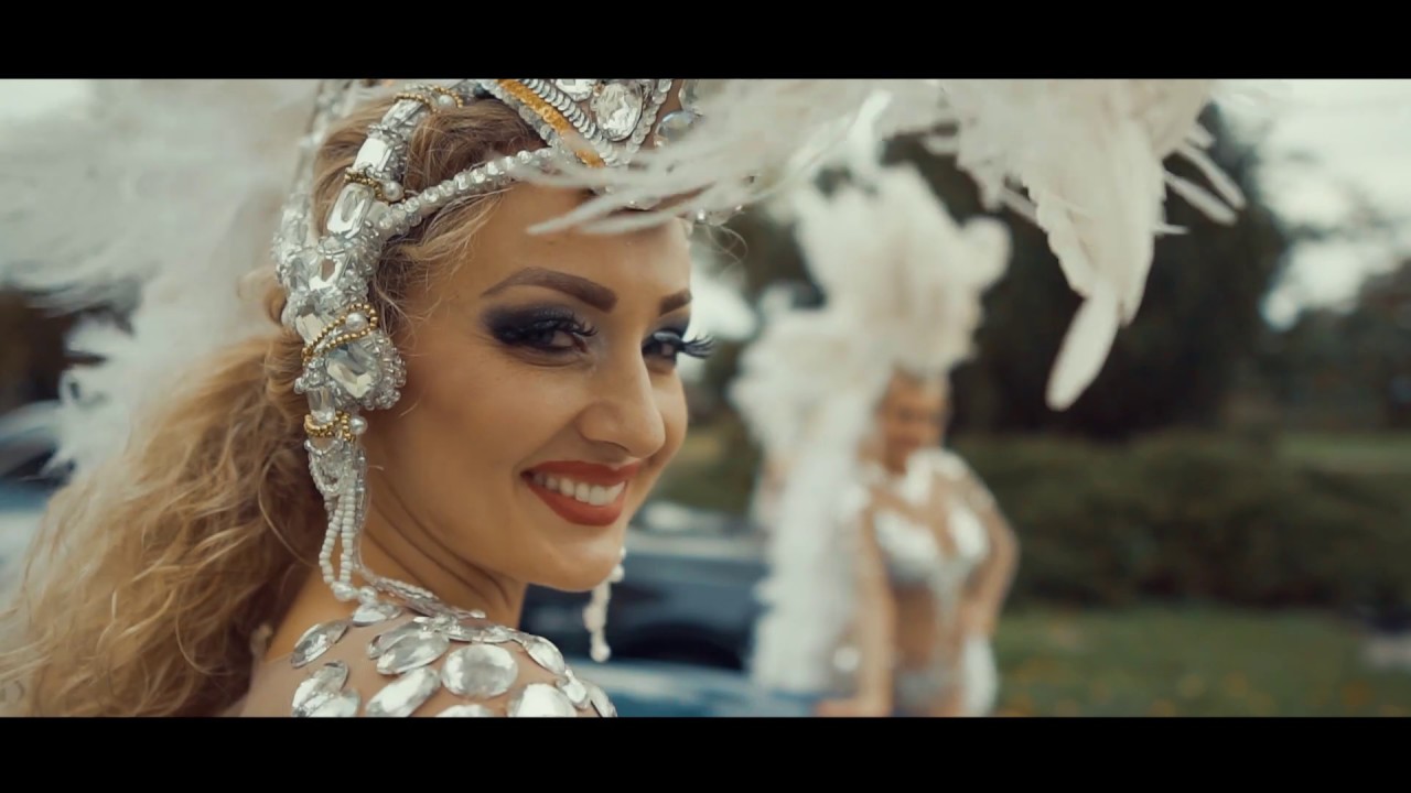 Bayer Full i Boys — Szalona blondynka