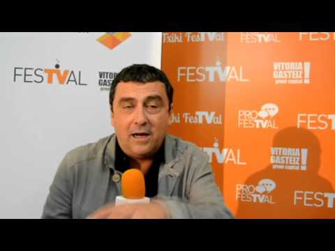 ¿Te imaginas a Paco Tous haciendo de malo? Pues lo verás en 'Apaches'