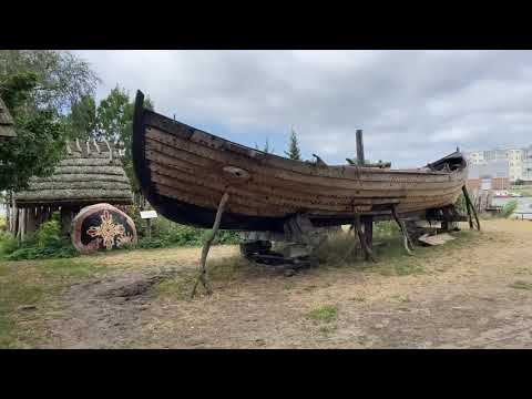 Wikingerdorf in Polen mit Pferd