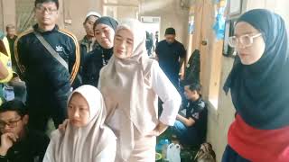 Download lagu It looks like a good massage until it's crowded with people mp3 Download lagu It looks like a good massage until it's crowded with people mp3