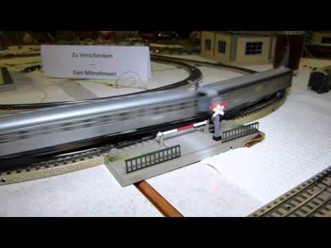 39. Stummi-Treff WN,  11 - Bahnübergang  (Märklin 457 B)