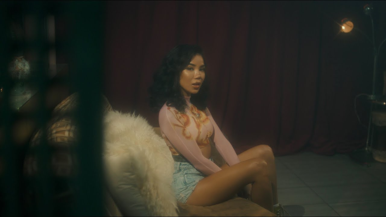 Jhené Aiko – “Tryna Smoke”