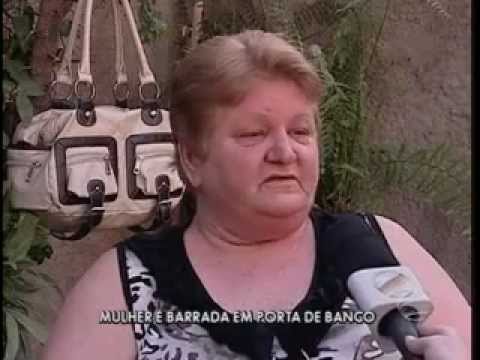 Mulher é barrada em porta de banco em Paulínia (08/09/2011)