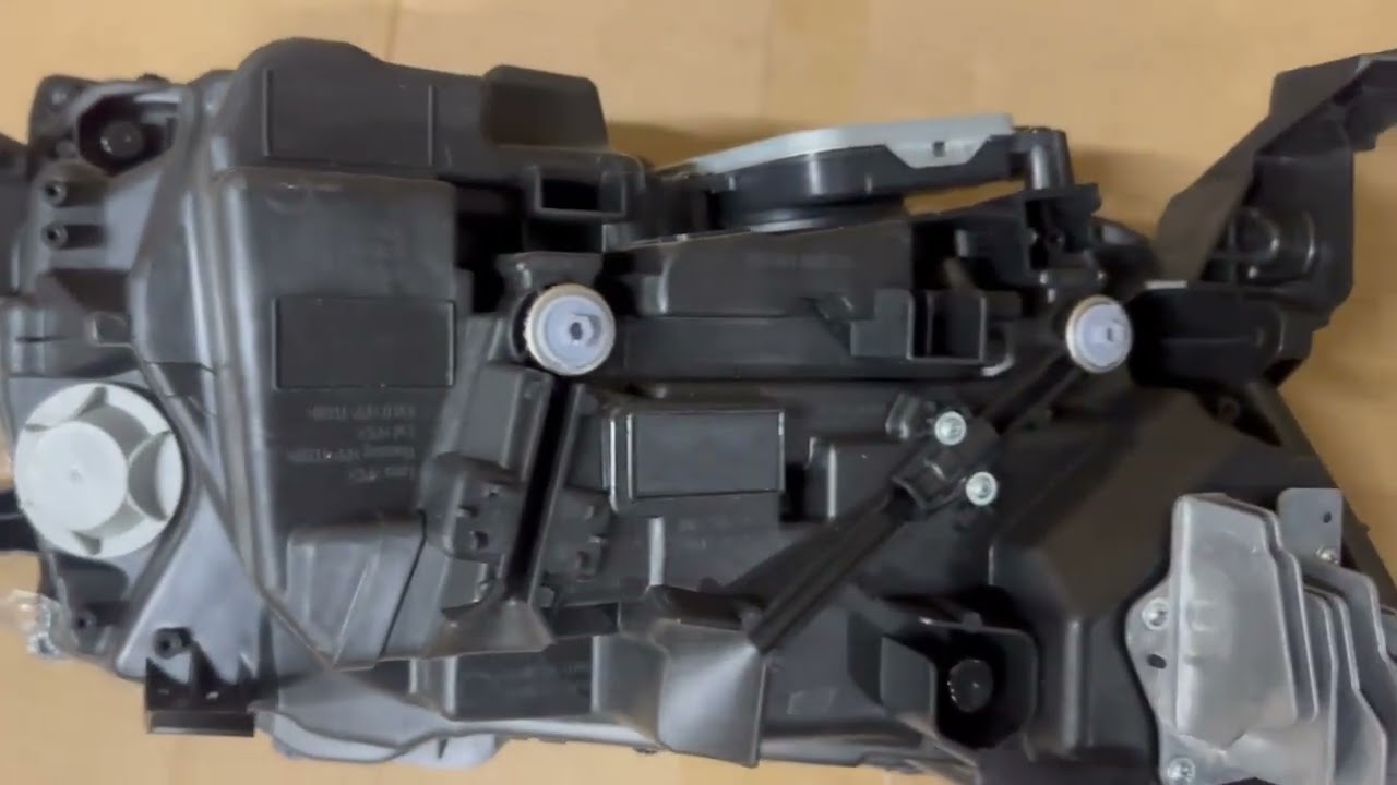 Toyota Land Cruiser 300 2021- рр. Передні фари (Китай, без функціоналу) Video 1