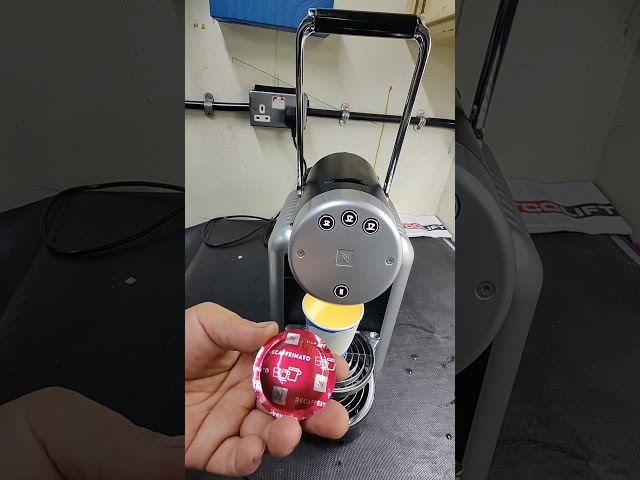 Vídeo relacionado con Nespresso Cafetera automática profesional Zenius incluye 50 cápsulas de café - Cafetera para oficinas pequeñas - Plata