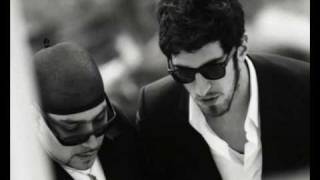 Chromeo - Don&#39;t Turn The Lights On