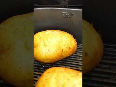 How to air fry a baked potato 🥔 #potato #kitchenhacks #shorts