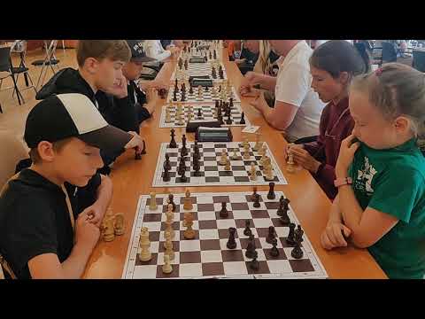 GIRLS beat BOYS in BUGHOUSE chess