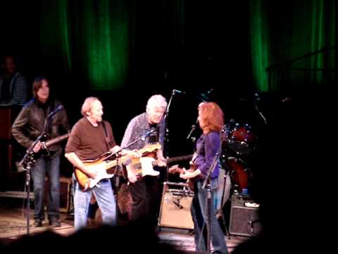 For What It's Worth - CSN with Bonnie Raitt & Jackson Browne at the Shoreline - 08/07/11