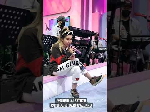 Ayu Ting Ting nyanyi lagu korea keren bange 😍😍