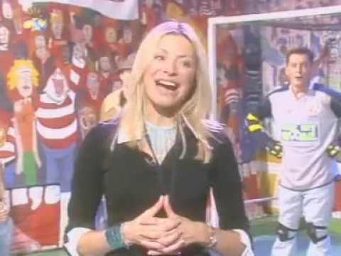 Atomic Kitten & Liberty X - Eat My Goal @ SMTV, 24.08.2002