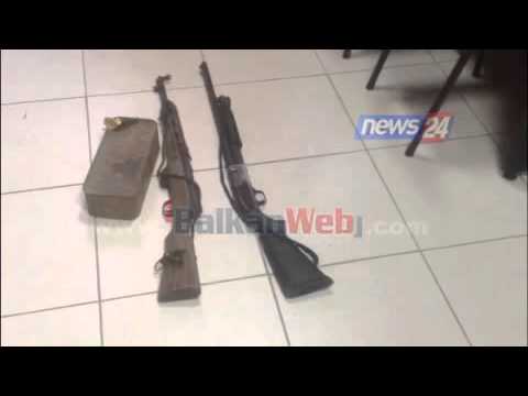 Do trafikoheshin në Maqedoni, sekuestrohet arsenal armësh në Pogradec, në kërkim 27-vjeçari