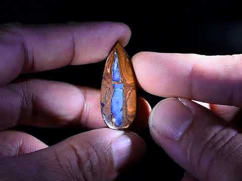 Natuurlijk Opaal Peer Kleur Violet-Blue-Green Flash 35,85 ct.