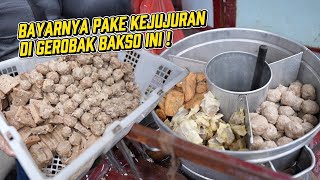 Download lagu GEROBAKAN BAKSO INI SURUH PEMBELINYA HITUNG SENDIRI DAN BAYAR SENDIRI! mp3
