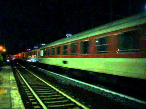 Euronight 234 (EX "Allegro Tosca") in transito a bassa velocità nella stazione di Firenze Castello