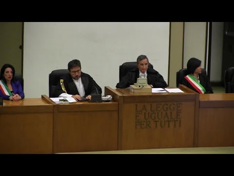 Stato-mafia, Berlusconi non si fa riprendere: "Mi avvalgo della facoltà di non rispondere"