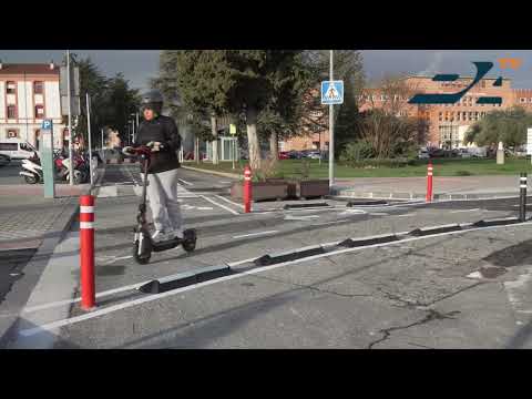 [VIDEO] Colocan mensajes en carriles bici de Pamplona recordando la obligatoriedad del seguro en patinetes eléctricos