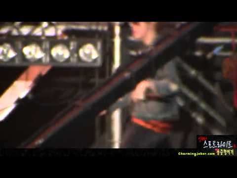 [FANCAM] 110814 Junhyung ft Hyuna - Change @ Uηitεd Cubε CoηceяT #13