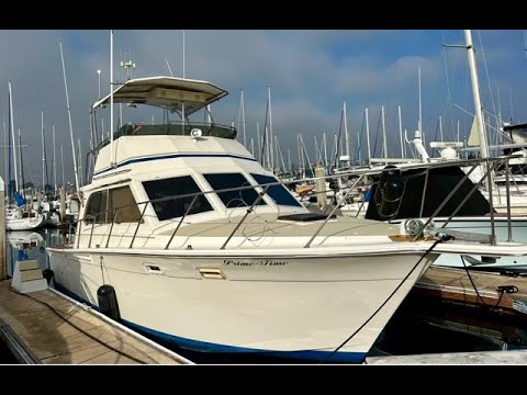 Egg Harbor 33 Sedan video